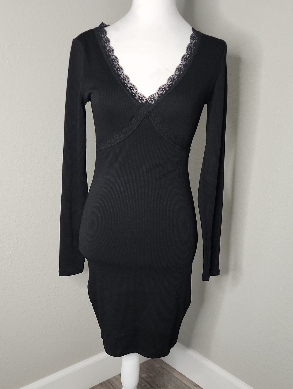 H&M Divided Black Long Sleeve Lace-Trim V-Neck Bodycon Dress